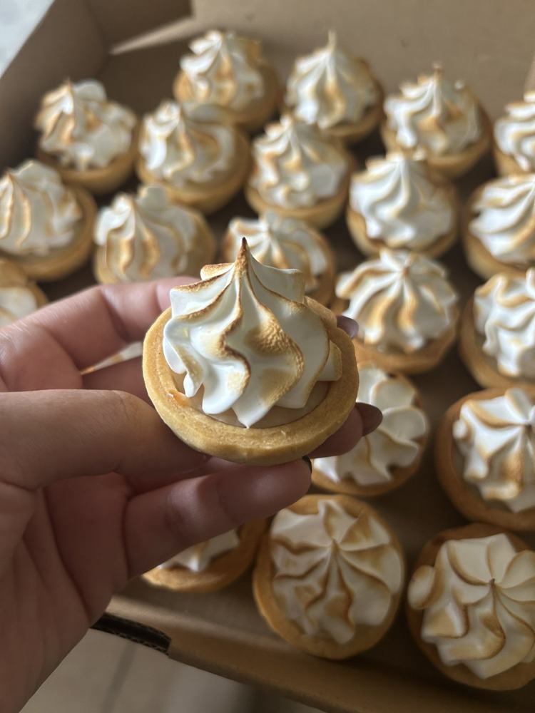 Mini lemon pie con merengue tostado